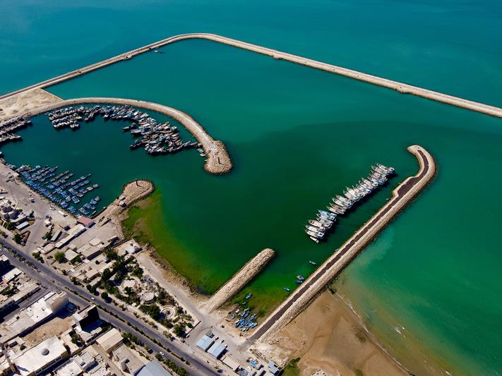 احداث موج شکن های توسعه بندر کنگان